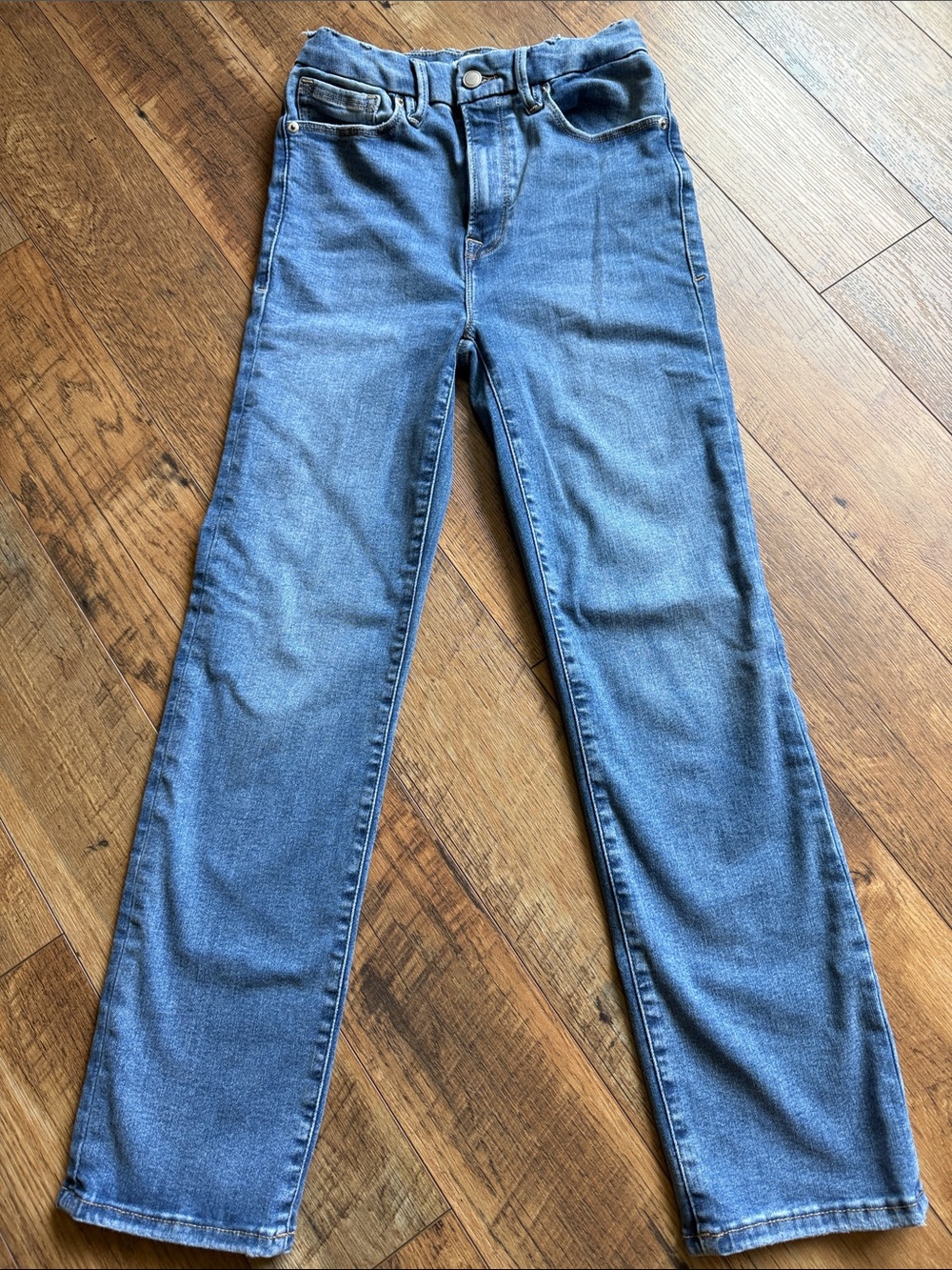 Good American Straight Jeans in Light Blue